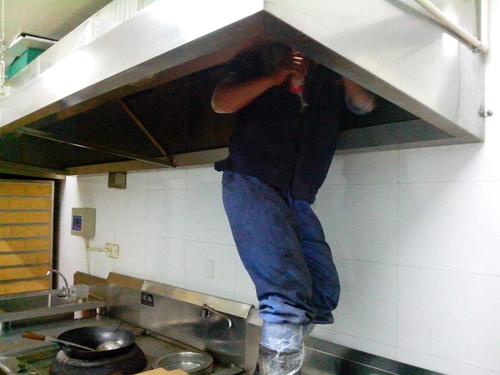 餐饮业烟道清洗有哪些传统方法？深圳油烟罩清洗
